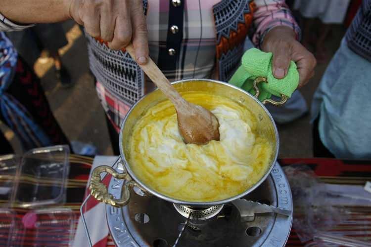 <p><strong><span style="color:#B22222">10. MIHLAMA (KUYMAK)</span> -</strong></p>

<p><strong>KARADENİZ:&nbsp;</strong></p>
