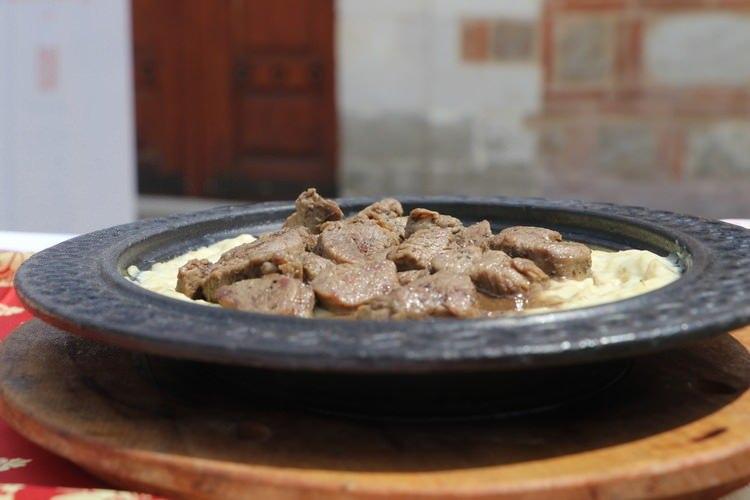 <p><strong><span style="color:#B22222">5. H&Uuml;NKAR BEĞENDİ -</span></strong></p>

<p><strong>OSMANLI SARAY MUTFAĞI:</strong></p>
