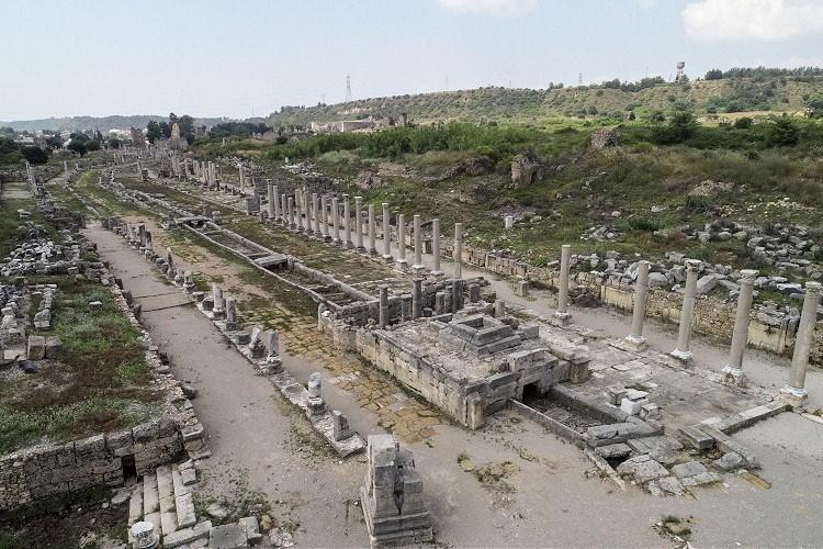 <p>Listede yer alan şehirlerin en belirgin ortak noktası, kurulduğu ilk g&uuml;nden itibaren yaşamın kesintisiz şekilde devam etmiş olması.</p>

<p>Listenin en &ccedil;arpıcı kısmını ise T&uuml;rkiye&rsquo;den se&ccedil;ilen iki b&uuml;y&uuml;k şehir oluşturdu. Peki, binlerce yıllık ge&ccedil;mişiyle dikkat &ccedil;eken T&uuml;rkiye&rsquo;deki o iki şehir hangileri?</p>
