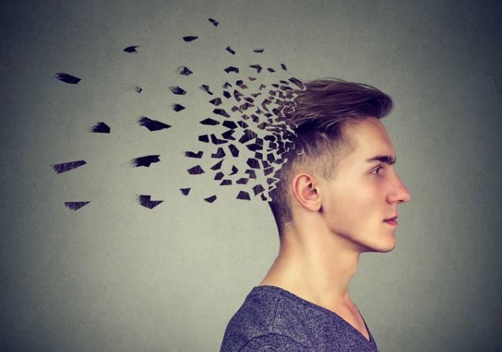 <p><strong>45-65 YAŞ ARALIĞINDA ORTAYA &Ccedil;IKIYOR</strong></p>

<p><strong>Bu demans t&uuml;r&uuml;, beynin frontal ve temporal loblarını etkiliyor ve &ccedil;oğu zaman 45 ile 64 yaşları arasında ortaya &ccedil;ıkıyor.</strong></p>
