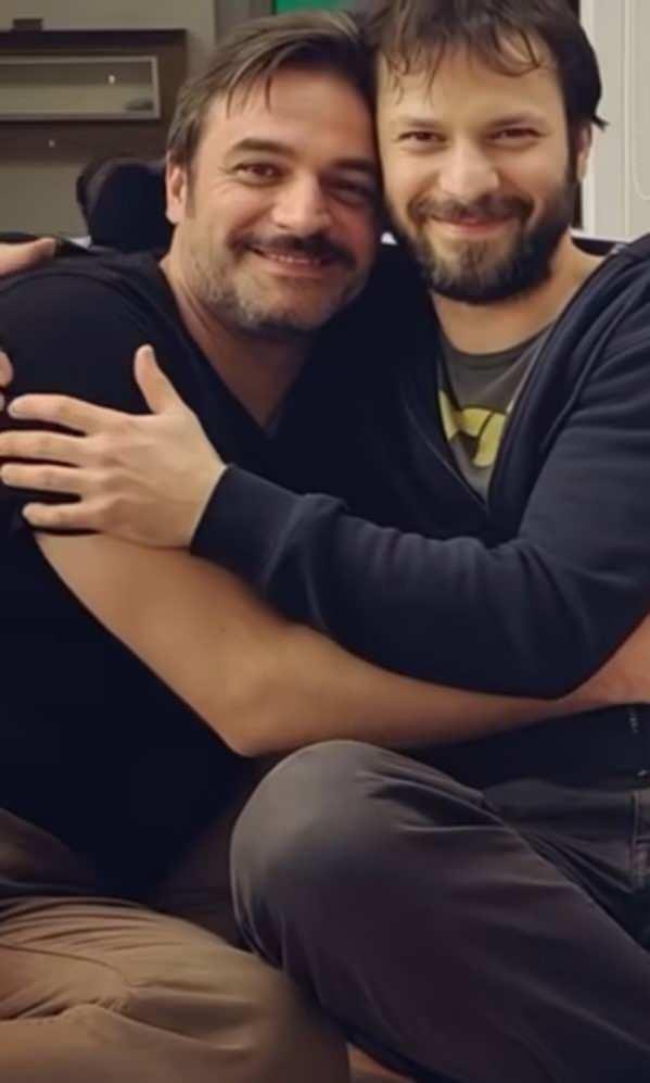 <p><strong>Yaşadıkları sokakta evlerinin hemen yanında b&uuml;y&uuml;k bir yangın &ccedil;ıkan &Ouml;zkan, panik dolu anları takip&ccedil;ileriyle paylaştı.</strong></p>
