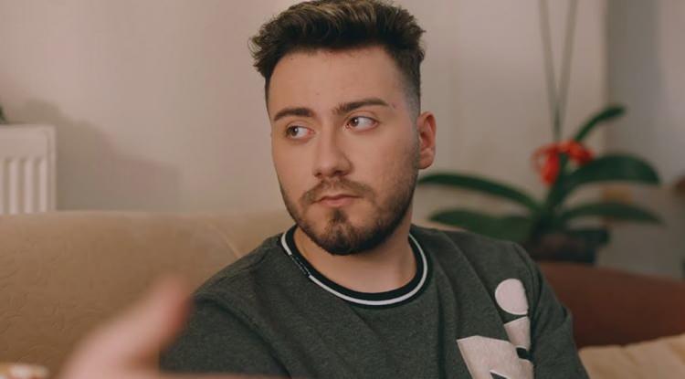 <p>Bir hayli zayıflayan &uuml;nl&uuml; fenomenin&nbsp;Batur'un 'Hayattayım vlog' adıyla yayınladığı videosu 21 saatte 9.2 milyon g&ouml;r&uuml;nt&uuml;lenme aldı.</p>
