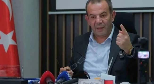 <p><strong><span style="color:rgb(178, 34, 34)">MESAJLAR ORTAYA &Ccedil;IKTI</span></strong></p>

<p>Sanıkların savunmalarında &uuml;zerlerine atılı şantaj su&ccedil;lamalarını kabul etmedikleri belirtilen iddianamede, tanık beyanları ve kamera kayıtlarının değerlendirilmesi sonucu Mehmet Eren A, E.B. ve H.E.S'nin fikir ve eylem birliği i&ccedil;erisinde hareket ederek şantaj su&ccedil;unu işlediklerinin değerlendirildiği kaydedildi.</p>

<p>İddianamede, &Ouml;zcan hakkında şantaj su&ccedil;lamasına ilişkin mağdur &Ouml;.&Ccedil;'nin beyanları ve dijital incelemelere ilişkin su&ccedil;un işlendiğinin anlaşıldığı belirtildi.</p>
