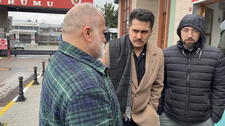 <p><span style="color:#A52A2A"><strong>"ALEYNA ABLA SENİ DİNLER"</strong></span></p>

<p>&nbsp;</p>

<p><em><strong>"Oğlum 21 yaşındaydı, Kars 36 Spor'da futbol oynuyordu. Birka&ccedil; ay &ouml;nce oraya gitmişti. Bayram izni i&ccedil;in buraya gelmişti. Tatil i&ccedil;in gelmişti.</strong></em></p>

<p>&nbsp;</p>

<p><em><strong>Arkadaşları arabuluculuk yapması i&ccedil;in &ccedil;ağırmış. &lsquo;Aleyna ablan seni dinler' diyerek ricada bulunmuşlar. D&uuml;n akşam arkadaşlarıyla birlikte &Uuml;mraniye'deki bir m&uuml;zik st&uuml;dyosuna gidiyorlar.</strong></em></p>

<p>&nbsp;</p>

<p><em><strong>Arabada bekledikleri sırada iki ara&ccedil; geliyor. Ara&ccedil;lardan birinin &ccedil;akarlı olduğu kesin.&nbsp;</strong></em></p>
