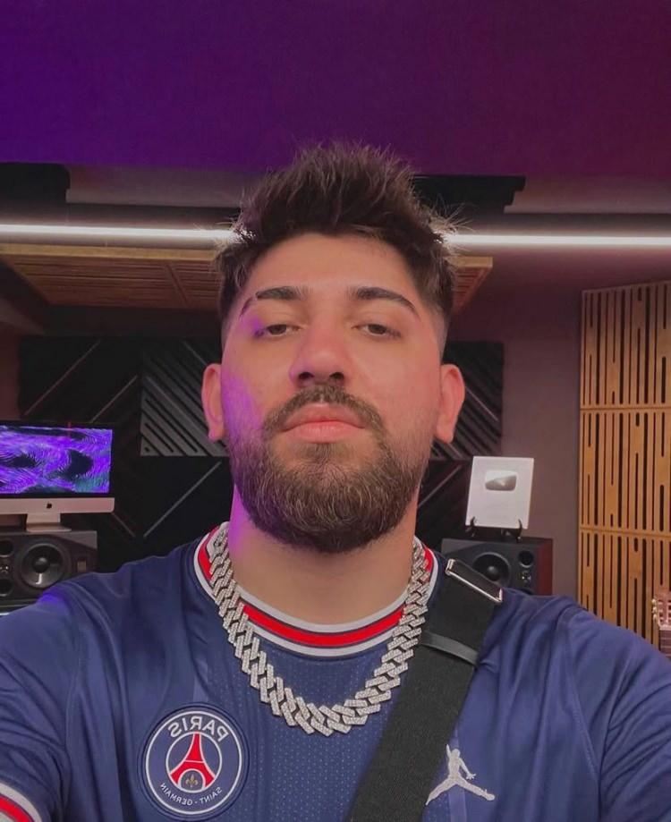 <p><span style="color:#A52A2A"><strong>RAP&Ccedil;İ CANBAY'IN ARACI KURŞUNLANDI&nbsp;</strong></span></p>

<p>&nbsp;</p>

<p>İ&ccedil;erisinde m&uuml;zisyen rap&ccedil;i Canbay'ın da bulunduğu araca y&ouml;nelik d&uuml;zenlenen silahlı saldırıda, futbolcu Kubilay Kaan Kundak&ccedil;ı'nın hayatını kaybettiği iddia edildi.</p>
