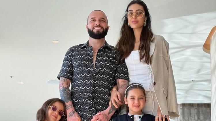 <p><strong>2016 yılında &Ouml;zlem Ada Şahin ile d&uuml;nyaevine giren &uuml;nl&uuml; şarkıcı Berkay, m&uuml;zikal başarısının yanı sıra &ouml;zel yaşantısıyla sosyal medyada ilgi odağı haline geliyor.&nbsp;</strong></p>
