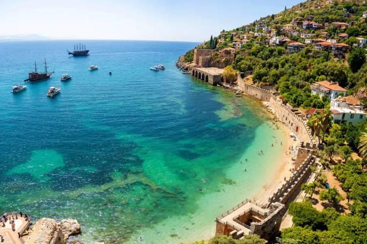 <p><span style="color:#B22222"><strong>8. ANTALYA - ATTALEİA:</strong></span></p>

<p>&nbsp;Şehri kuran Bergama Kralı II. Attalos'un adından t&uuml;retilmiştir.</p>

<p>&nbsp;</p>

<p>&nbsp;</p>

<p>&nbsp;</p>
