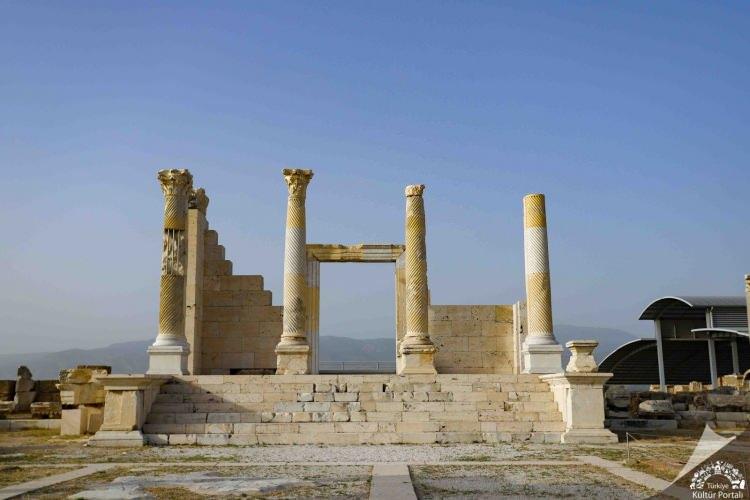 <p><span style="color:#B22222"><strong>25. DENİZLİ - LADİK, LAODİKEİA:</strong></span></p>

<p>&nbsp;Ladik adı T&uuml;rkler d&ouml;neminde verilmiş, Laodikeia ise Antik d&ouml;nemdeki ismidir.</p>

<p>&nbsp;</p>

<p>&nbsp;</p>
