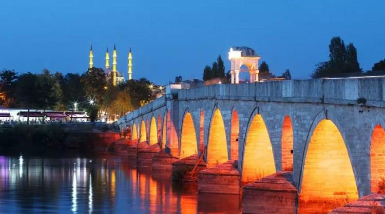 <p><span style="color:#B22222"><strong>28. EDİRNE- HADRİANOPOLİS:</strong></span></p>

<p>Roma İmparatoru Hadrianus tarafından kurulmuş ve adı ona ithafen verilmiştir.</p>

<p>&nbsp;</p>
