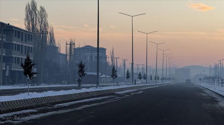 <p><strong>38. IĞDIR:</strong></p>

<p>24 Oğuz boyundan 21'ncisi sayılan İ&ccedil;-Oğuzlar-&Uuml;&ccedil;-Ok kolunun ve Oğuz Han'ın altı oğlundan biri olan Cengiz Alp'in en b&uuml;y&uuml;k oğlu olan "Iğdır Beğ" den gelmektedir</p>

<p>&nbsp;</p>

<p>&nbsp;</p>
