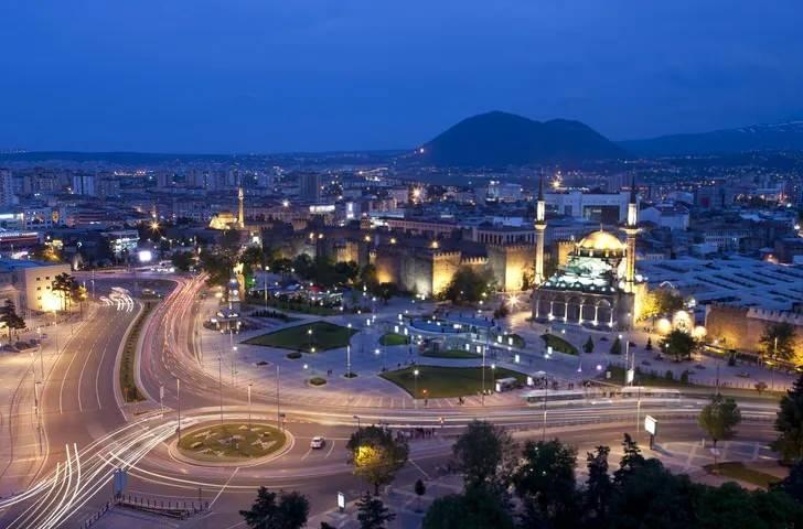 <p><strong>47. KAYSERİ - MAZAKA, CAESAREA: </strong>Kapadokya Krallığı'nın başkenti olan Mazaka, Roma d&ouml;neminde Caesarea olarak değiştirilmiştir.</p>

<p>&nbsp;</p>

<p>&nbsp;</p>
