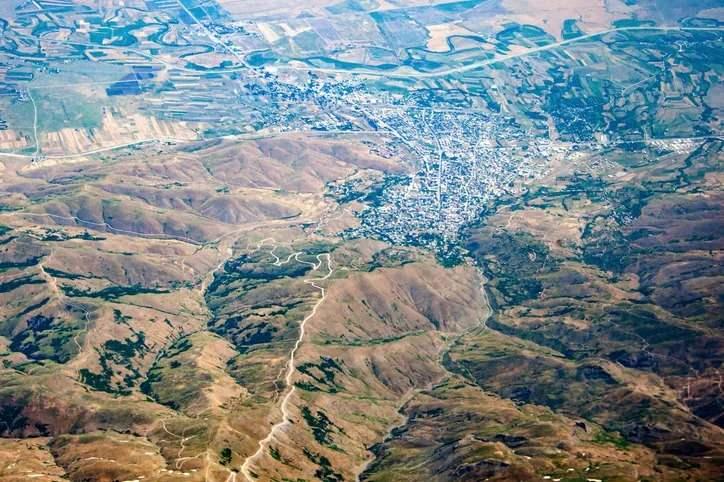 <p><strong>60. MUŞ:</strong> İlk &ccedil;ağda Muş'u da i&ccedil;ine alan b&ouml;lgeye "Taronitit" deniyordu. Bu b&ouml;lgenin merkezi durumundaki Muşun adı da kimlik kaynaklarda "Taron" olarak ge&ccedil;mektedir.</p>

<p>&nbsp;</p>

<p>&nbsp;</p>
