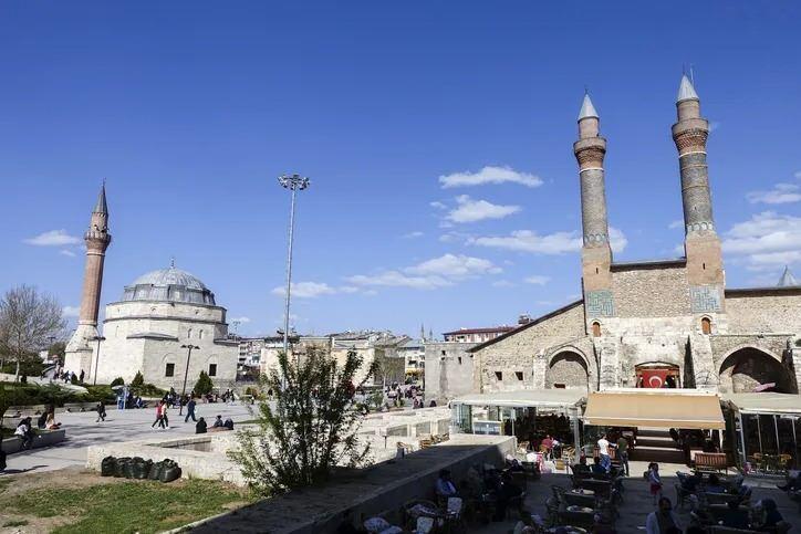 <p><strong>70. SİVAS - SEBASTİA:</strong> Roma d&ouml;neminde Sezar Augustus'a ithafen verilen isimdir.</p>

<p>&nbsp;</p>

<p>&nbsp;</p>
