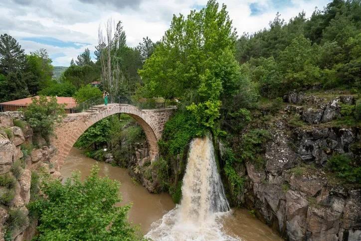 <p><strong>77. UŞAK - TEMENOTHYREA</strong>:&nbsp;Antik d&ouml;nemde Frigya sınırları i&ccedil;inde kalan bir kentti.</p>

<p>&nbsp;</p>

<p>&nbsp;</p>
