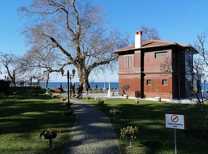 <p><strong>79. YALOVA- YALAKABAD:</strong> Bizans ve Osmanlı d&ouml;neminde kullanılan isimdir.</p>

<p>&nbsp;</p>

<p>&nbsp;</p>
