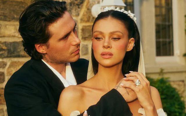 <p><strong>Brooklyn Beckham ile ailesi arasındaki soğuk r&uuml;zgarlar esmeye devam ederken, Brooklyn'in kayınvalidesi Claudia Heffner Peltz i&ccedil;in yaptığı doğum g&uuml;n&uuml; paylaşımı i&ccedil;in se&ccedil;tiği ifadeler ve zamanlaması dikkat &ccedil;ekti.</strong></p>
