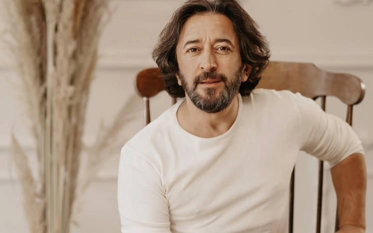 <p><strong><span style="color:#800000">"Sen En &Ccedil;ok Aşksın", "Boş Bardak"</span> gibi şarkılarıyla bilinen sanat&ccedil;ı <span style="color:#800000">Fettah Can</span>, Ramazan Bayramında Kıbrıs'ta hayranlarıyla buluştu.</strong></p>
