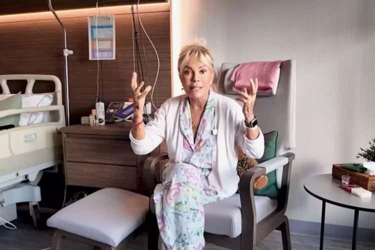 <p><strong>Daha sonra akciğerinin alt lobunun alınarak ameliyat olan &uuml;nl&uuml; sanat&ccedil;ı sağlık durumunun iyi olduğunu a&ccedil;ıklamıştı.</strong></p>
