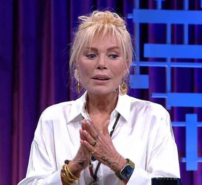 <p><strong>Elinde balonlarla &ccedil;ektiği videoyu Instagram hesabında paylaşan Semiramis Pekkan, kemoterapi s&uuml;recini tamamlandığını duyurdu.</strong></p>
