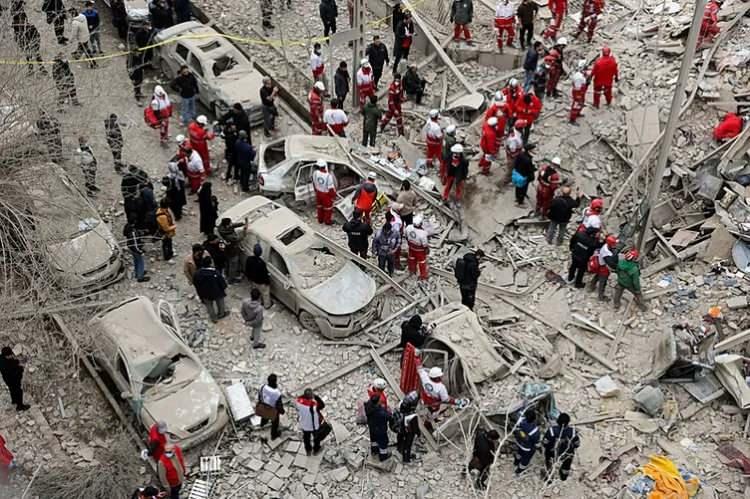 <p>&Ouml;te yandan Times of India'ya konuşan uzmanlar, kullanılan m&uuml;himmatın etkisinin &ouml;l&uuml;mc&uuml;l olduğunu ve saldırının yalnızca bir nokta operasyonu değil, maksimum yıkım hedefi taşıdığını belirtiyor.</p>
