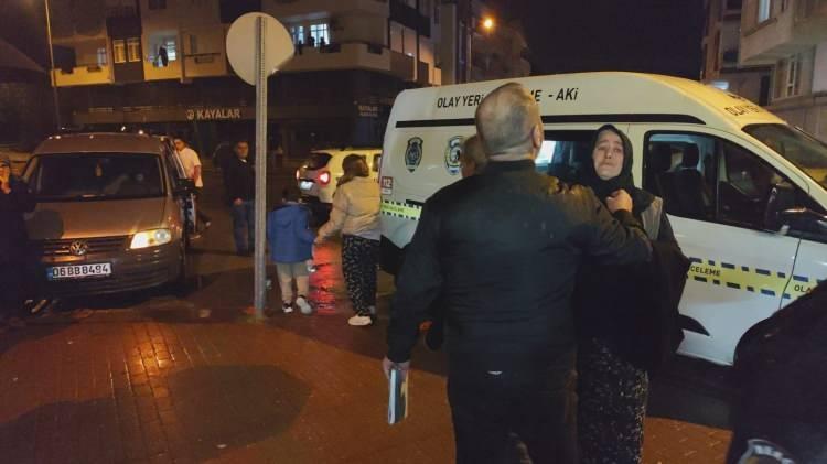 <p><span style="color:#A52A2A"><strong>ANNE VE BABA FENALAŞTI&nbsp;</strong></span></p>

<p>&nbsp;</p>

<p>Oğlunun &ouml;ld&uuml;ğ&uuml;n&uuml; &ouml;ğrenen anne baygınlık ge&ccedil;irirken, oğlunu teşhis ettiği sırada baba da fenalaştı.</p>
