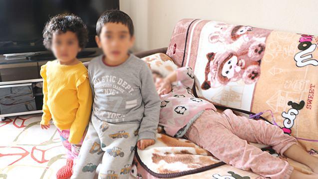 <p>Karaman, engelli kızı Pınar'ı kucağına alıp, kimi zaman da kızakla k&ouml;y&uuml;n i&ccedil;inde gezdiriyor.</p>
