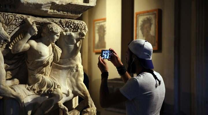 <p>ZİYARET&Ccedil;İLERE &Ouml;NERİLER</p>

<p>&nbsp;Sabah saatlerini tercih edin</p>

<p>Yoğunluk ihtimaline karşı planlı gidin</p>

<p>&Ouml;zellikle hafta sonu kalabalık artabilir</p>
