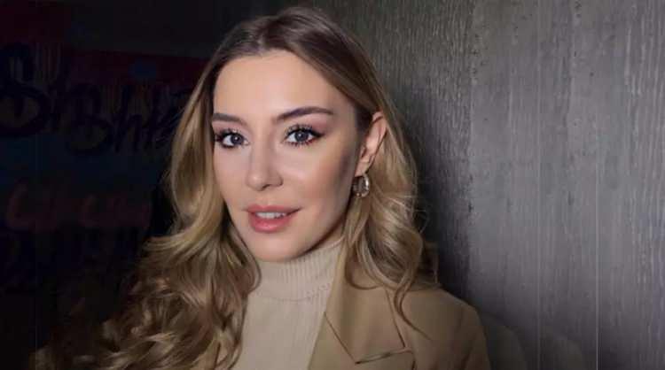 <p><strong>Ge&ccedil;tiğimiz yıl erken doğum sebebiyle 5 aylık hamileliğini sonlandırmak zorunda kalan &uuml;nl&uuml; oyuncu Ege K&ouml;kenli, sosyal medya hesabından yaptığı paylaşımla anne olduğunu duyurdu.</strong></p>
