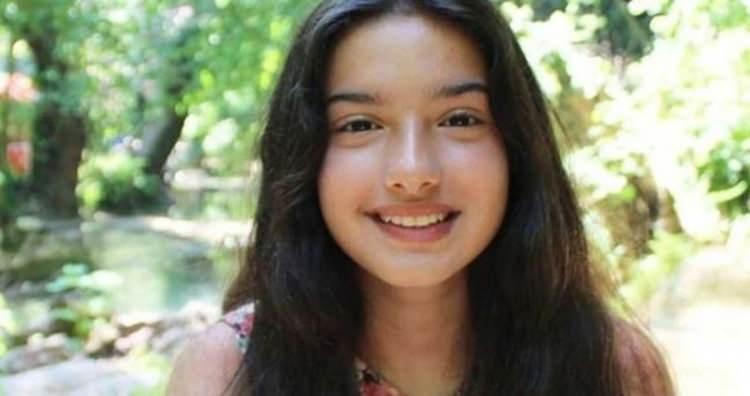 <p><strong>Aynı zamanda K&uuml;bra S&uuml;zg&uuml;n,</strong><strong>&nbsp;kendisinin haberi olmadan, kendi fotoğrafını kullanarak reklam filmlerinde oynatıldığını hatta yurt dışında da fotoğraflarının kullanıldığını s&ouml;ylemişti.</strong></p>
