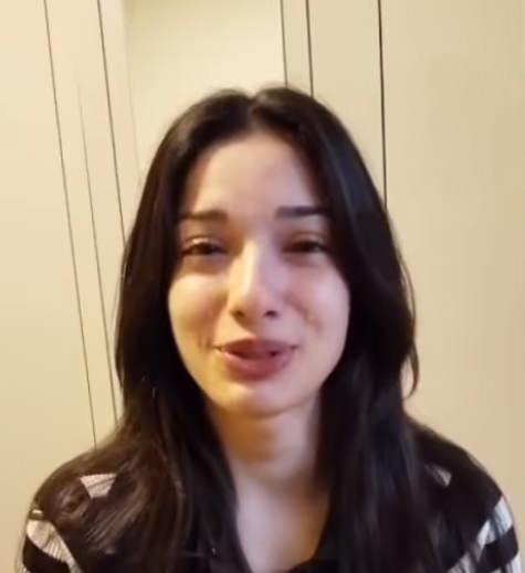 <p><strong>Adalet Bakanı Akın G&uuml;rlek' e teşekk&uuml;r eden &uuml;nl&uuml; oyuncu&nbsp;<span style="color:#800080"><em>"Bu bayram benim i&ccedil;in &ccedil;ok sevindirici. &Ccedil;&uuml;nk&uuml; sayın Bakanımız &ccedil;ağrımla ilgilendiklerini s&ouml;yledi"</em></span> şeklinde konuştu.</strong></p>
