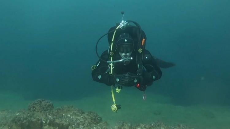 <p>"Dicle Baraj G&ouml;l&uuml;'nde yaklaşık 2 bin 400 yıllık eserler bulunuyor. Bu alan, su altı arkeolojisi &ccedil;alışmaları i&ccedil;in &ouml;nemli bir fırsat sunuyor. Yapılacak bilimsel araştırmalarla b&ouml;lgenin tarihi daha ayrıntılı şekilde ortaya &ccedil;ıkarılabilir."</p>
