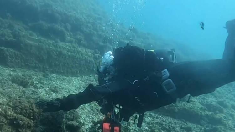 <p>1986'da başlayan ve 1997'de tamamlanan Dicle Barajı, b&ouml;lgeye &ouml;nemli bir su kaynağı kazandırdı. Ancak bu s&uuml;re&ccedil;te Dicle Nehri kıyısındaki yerleşimler ve tarihi yapılar sular altında kaldı. &Ouml;zellikle Tekke ve Hacıyan mahalleleri bu değişimden doğrudan etkilendi. Dicle &Uuml;niversitesi Sanat ve Tasarım Fak&uuml;ltesi Dekanı Prof. Dr. İrfan Yıldız bu s&uuml;reci ş&ouml;yle anlatıyor:</p>
