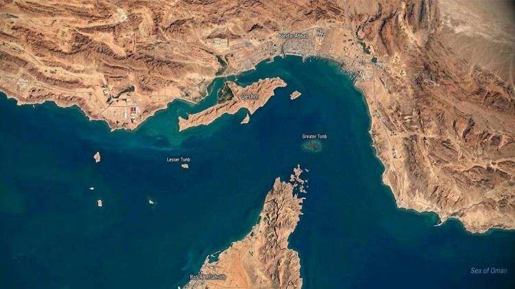 <p><strong><span style="color:rgb(178, 34, 34)">TRUMP'TAN "KOALİSYON" &Ccedil;AĞRISI</span></strong></p>

<p>ABD Başkanı Donald Trump, H&uuml;rm&uuml;z Boğazı'ndaki tankerlere kurulacak bir deniz koalisyonu eşliğinde ge&ccedil;iş sağlayarak bu duruma &ccedil;&ouml;z&uuml;m getireceğini belirtti. Ancak bunun i&ccedil;in yardıma ihtiyacı olduğunu da vurgulayan Trump, İran'ın icabına baktıklarını ancak H&uuml;rm&uuml;z i&ccedil;in yardım gerektiğini ifade etti. Trump, petrol&uuml;n&uuml;n &ccedil;ok azını bu boğazdan alan ABD'nin aksine, Japonya, &Ccedil;in ve G&uuml;ney Kore gibi &uuml;lkelerin boğazdan daha fazla petrol aldığını belirterek bu &uuml;lkelerden destek istedi.</p>
