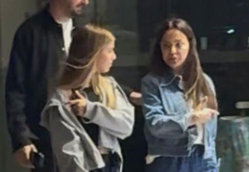 <p><strong>&Ouml;NCE UMMAN'A ORDAN İSTANBUL'A</strong></p>

<p><strong>Kızının g&uuml;venliği i&ccedil;in devreye giren G&uuml;ndeş, b&ouml;lgeden doğrudan u&ccedil;uş sağlanamadığı i&ccedil;in Alara'yı ilk olarak&nbsp;Dubai&rsquo;den karayoluyla g&uuml;venli bir şekilde Umman'a ge&ccedil;irilmesini sağladı.</strong></p>
