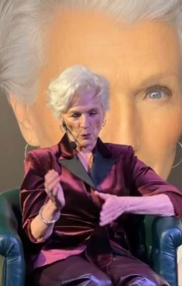 <p><strong>&Uuml;nl&uuml; isim ayrıca tandırda kalkan ve avokadolu karides de tattı.</strong></p>
