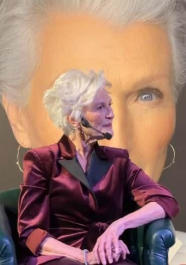 <p><span style="color:#FF0000"><strong>"KAPADOKYA'YI &Ccedil;OK MERAK EDİYORUM"</strong></span></p>

<p><strong>T&uuml;rk halkının &ccedil;ok misafirperver olduğunu ve İstanbul'u keşfetmek istediğini s&ouml;yleyen &uuml;nl&uuml; isim, "İstanbul'a daha fazla gelip farklı şeyler de g&ouml;rmek istiyorum. Bu arada &ouml;zellikle Kapadokya'yı &ccedil;ok merak ediyorum." diye konuştu.</strong></p>
