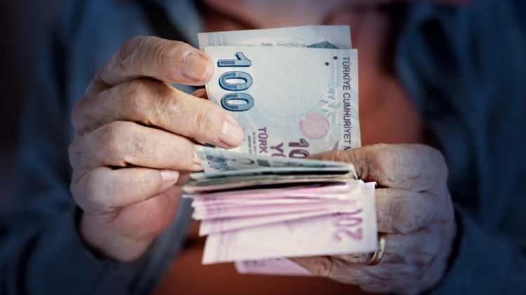 <p>&Ouml;te yandan Akbank, emeklilere y&ouml;nelik kampanyasında promosyon, kredi kartı avantajı ve davet &ouml;d&uuml;llerini bir araya getirerek toplam &ouml;d&uuml;l tutarını 50 bin TL&rsquo;ye kadar &ccedil;ıkaran kampanyasıyla dikkat &ccedil;ekti.</p>
