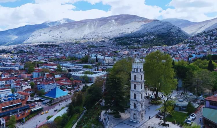 <p><span style="color:#B22222"><strong>BURSA</strong></span></p>

<p>Sanayi ile doğa dengesini iyi kuruyor.</p>

<p>&nbsp;</p>
