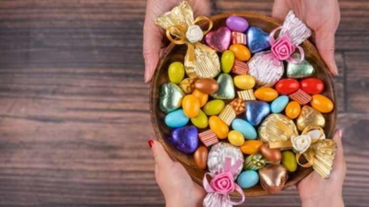 <p><strong>G&ouml;n&uuml;llerin bir olduğu, sofraların bereketle dolduğu bir bayram dilerim. Sevdiklerinle birlikte, sağlık ve huzur dolu nice g&uuml;zel g&uuml;nlere. Ramazan Bayramınız m&uuml;barek olsun...</strong></p>
