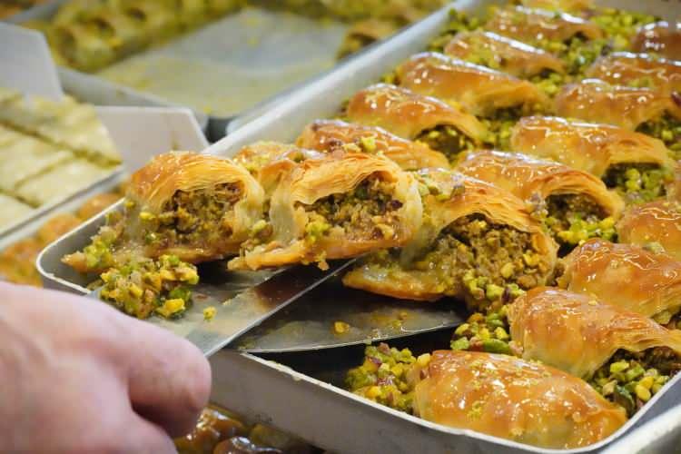 Fıstıklı baklava sevenler "bezelye" hilesine aman dikkat!