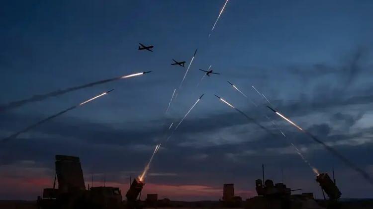 <p><span style="color:#B22222"><strong>&ldquo;BU T&Uuml;R F&Uuml;ZELER DEPREMİ TETİKLEYİCİ OLABİLİR&rdquo;</strong></span></p>

<p><br />
OM&Uuml; İnsan ve Toplum Bilimleri Fak&uuml;ltesi, Coğrafya B&ouml;l&uuml;m&uuml;, Fiziki Coğrafya Anabilim Dalı Uzmanı Prof. Dr. Halil İbrahim Zeybek, g&uuml;ncel savaş durumunda kullanılan b&uuml;y&uuml;k &ccedil;aptaki f&uuml;zelerin depremleri tetikleyebileceğini ancak b&uuml;y&uuml;k bir deprem yaşatamayacağını ifade etti.</p>
