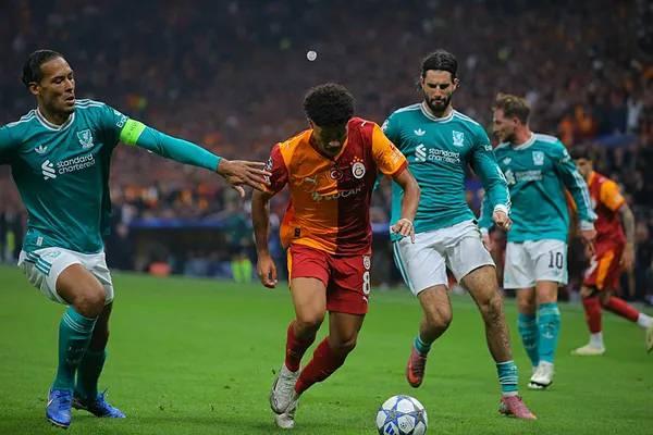 <p>Galatasaray, UEFA Şampiyonlar Ligi son 16 turu r&ouml;vanş ma&ccedil;ında deplasmanda Premier Lig devi Liverpool ile bu akşam karşılaşacak.&nbsp;</p>
