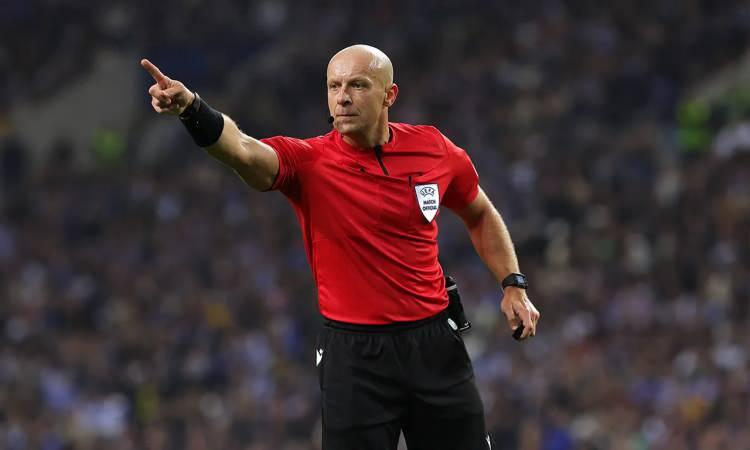 <p>Anfield Stadı'nda yapılacak ma&ccedil;, TSİ 23.00'te başlayacak. Karşılaşmada Polonyalı hakem Szymon Marciniak d&uuml;d&uuml;k &ccedil;alacak. M&uuml;cadele, TRT 1 ve Tabii platformundan yayımlanacak.</p>
