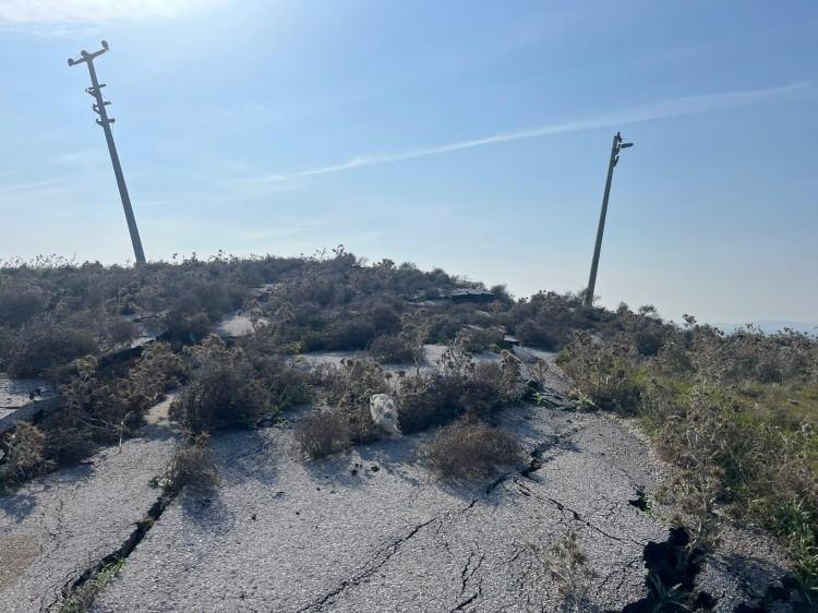 <p>İzmir'in &Ccedil;iğli il&ccedil;esinde&nbsp;1992 yılından bu yana faaliyette olan&nbsp;Harmandalı&nbsp;D&uuml;zenli Katı Atık Depolama Tesisi &ccedil;evresinde, 2013 yılında başlayan toprak kaymaları zamanla hızlandı.</p>
