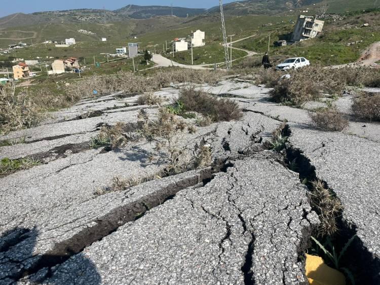 <p><strong><span style="color:rgb(178, 34, 34)">&Ouml;NLEM &Ccedil;AĞRISI</span></strong></p>

<p>Anayasal haklarını savunduklarını ifade eden Kazar,&nbsp;<strong>"Biz vatandaşlık g&ouml;revimizi yaparak yetkililere sesleniyoruz. Doğamızı yok etmeyin, havamızı kirletmeyin. Can ve mal kaybı yaşanmadan en kısa s&uuml;rede gerekli &ouml;nlemleri alın. Kayıplar yaşandıktan sonra ne anlatırsanız anlatın, gideni geri getiremezsiniz"</strong>&nbsp;şeklinde konuştu.</p>
