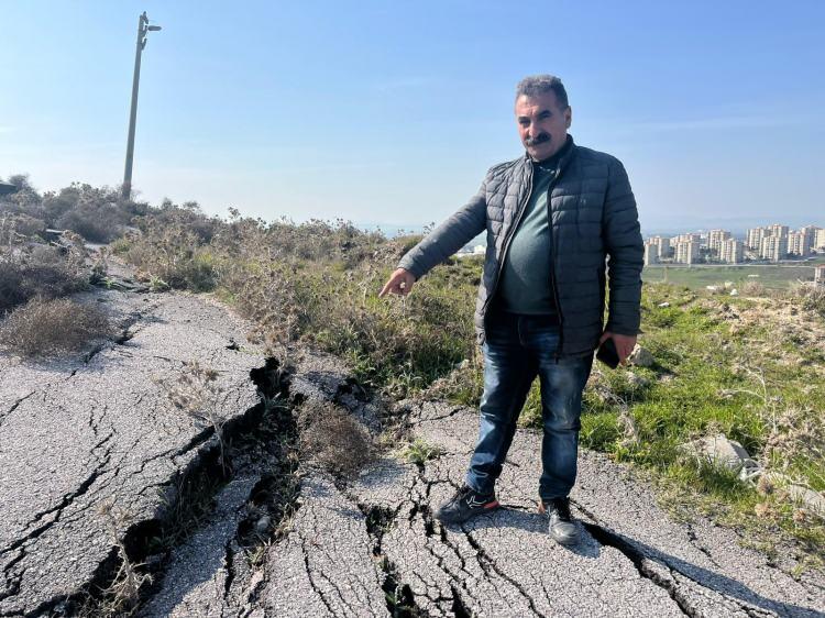 <p>B&ouml;lgedeki binaların zemin et&uuml;t &ccedil;alışmaları yapılarak ruhsatlı inşa edildiğini hatırlatan Kazar,&nbsp;<strong>"1993 yılındaki &Uuml;mraniye ve Erzincan felaketleri gibi acı &ouml;rnekler var. Bunların tekrar yaşanmasını istemiyoruz. G&ouml;revlilerin bu noktada ihmali olanları tespit etmesi gerekiyor. Sadece bug&uuml;nk&uuml; y&ouml;netim değil, s&uuml;recin başından bug&uuml;ne kadar g&ouml;rev alan herkes sorumludur"</strong>&nbsp;ifadelerini kullandı.</p>
