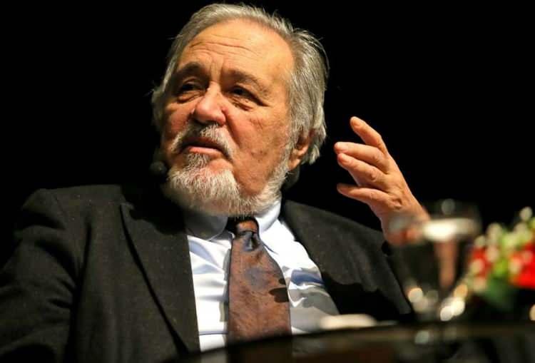 <p><strong>Yaptığı araştırmalarla d&uuml;nya &ccedil;apında değer kazanan &uuml;nl&uuml; tarih&ccedil;i&nbsp; ve akademisyen Prof. Dr. İlber Ortaylı'nın vefatı, sevenlerini derin bir &uuml;z&uuml;nt&uuml;yle boğdu.</strong></p>
