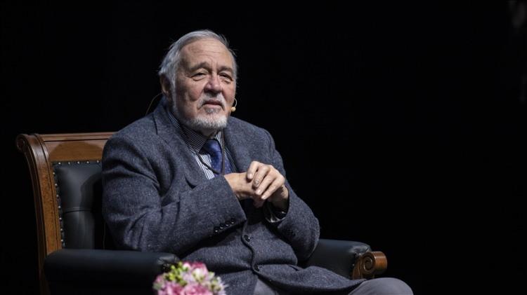 <p><strong>Tarih&ccedil;i ve yazar<span style="color:#000080"> Prof. Dr. İlber Ortaylı,</span> &ccedil;oklu organ yetmezliği nedeniyle 13 Mart Cuma g&uuml;n&uuml; tedavi g&ouml;rd&uuml;ğ&uuml; hastanede hayatını kaybetti.</strong></p>
