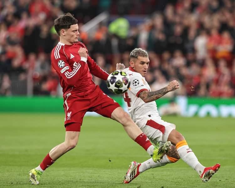 <p>İngiliz basını, bu m&uuml;cadele i&ccedil;in manşetlerinde geniş yer ayırırken, birbirinden &ccedil;arpıcı ifadeler kullanıldı.</p>
