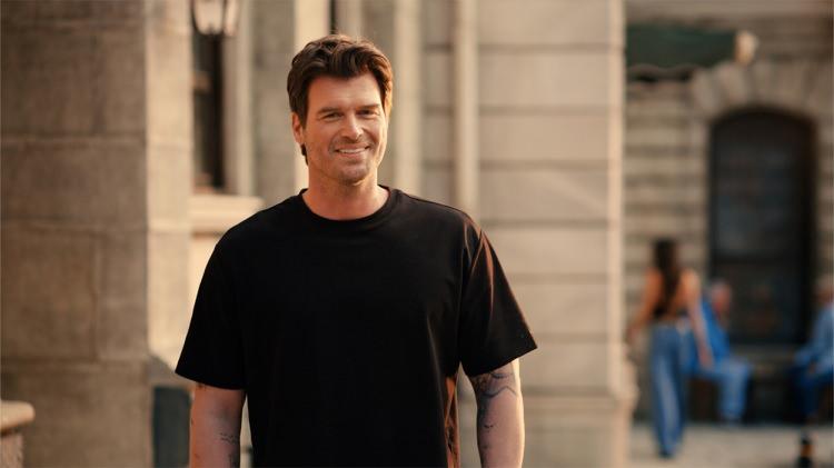 <p><strong>Başarılı oyunculuğuyla milyonların sevgisini kazanan <span style="color:#800080">Kıvan&ccedil; Tatlıtuğ,</span>&nbsp; son hareketiyle&nbsp; kalpleri fethetti.</strong></p>
